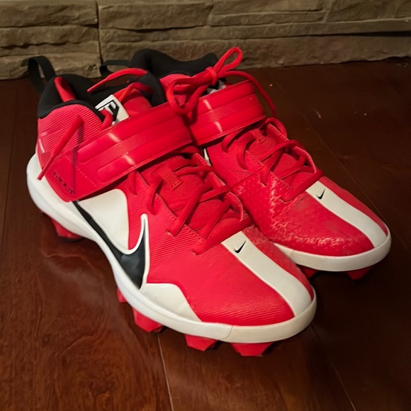 Nike Other - Mens Nike baseball cleats, size 10